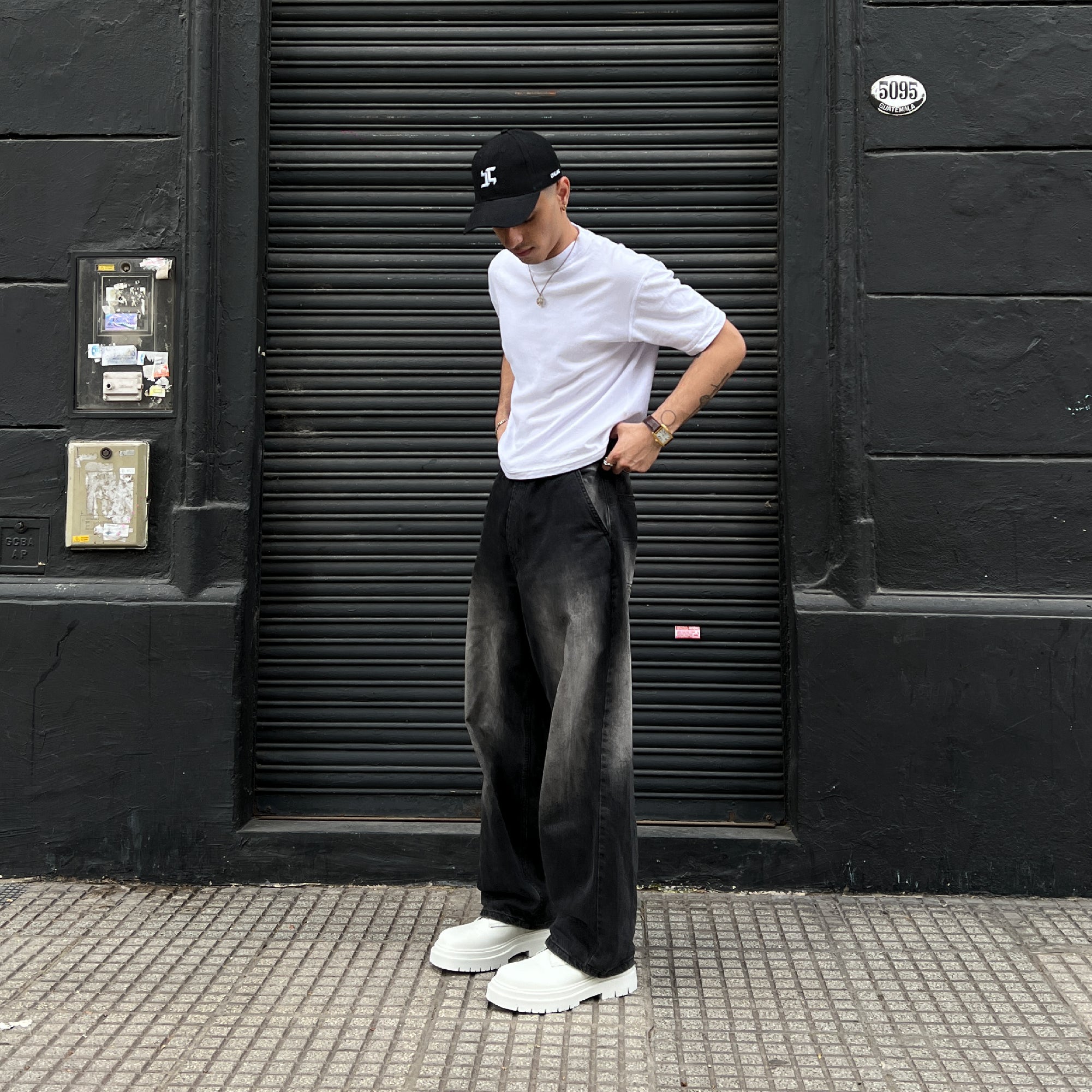 #color_off-white