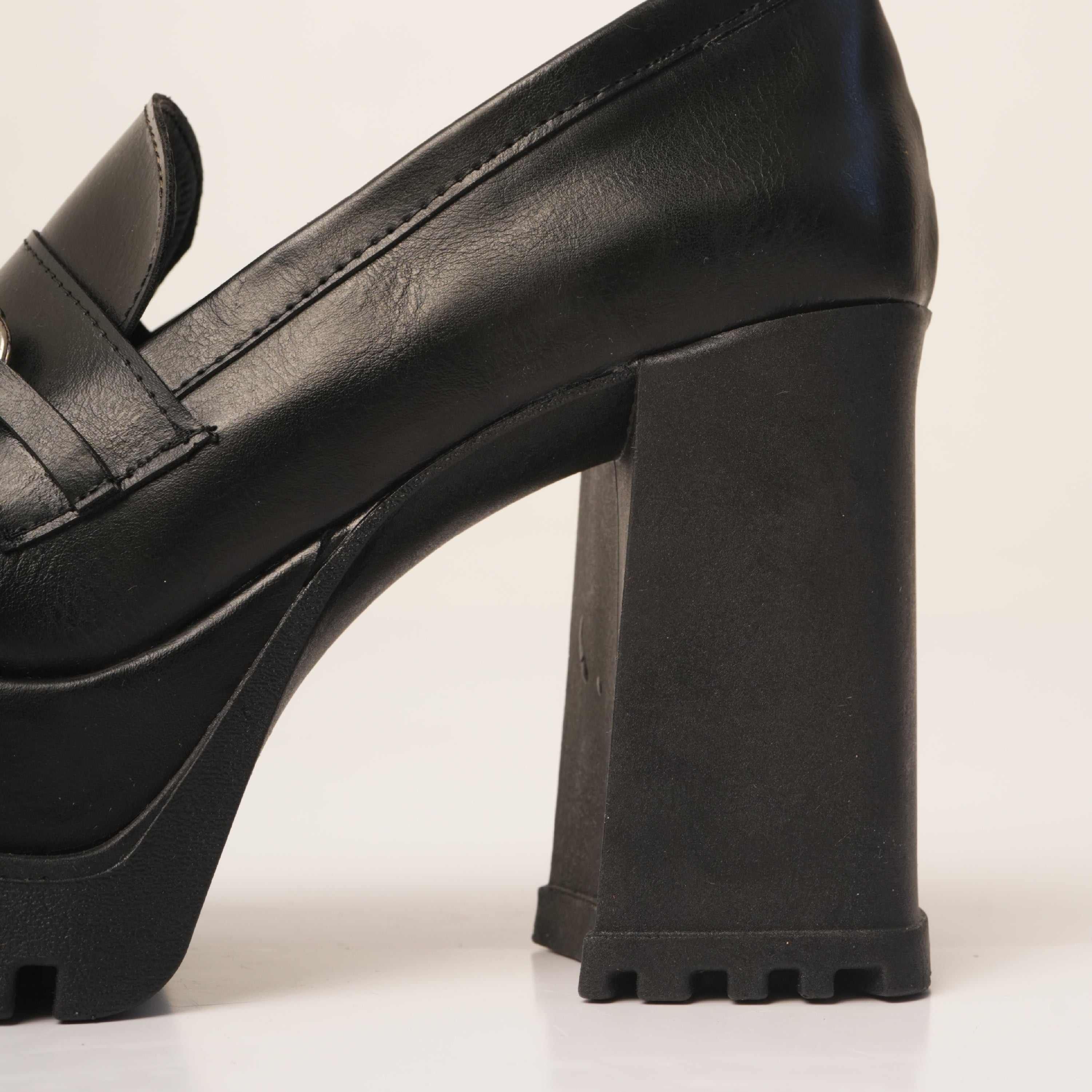 MOCASÍN CON PLATAFORMA CALA